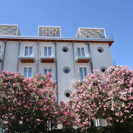 Hotel Felix ริมินี ภายนอก รูปภาพ